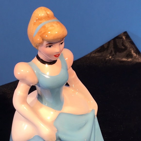 Vtg. Cinderella Disney Ceramic Figurine - Picture 9 of 16